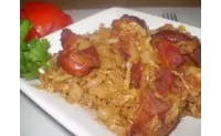 Ciolan pe varza reteta: copt lent, cu vin și varză călită
